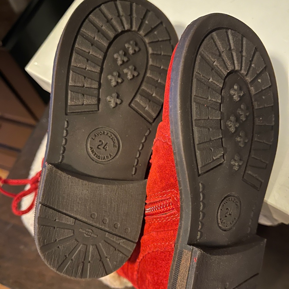 Red boot - Picture 5 of 7